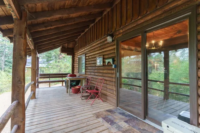 $649,999 | 22 Deer Trail, Garden Valley, ID 83622