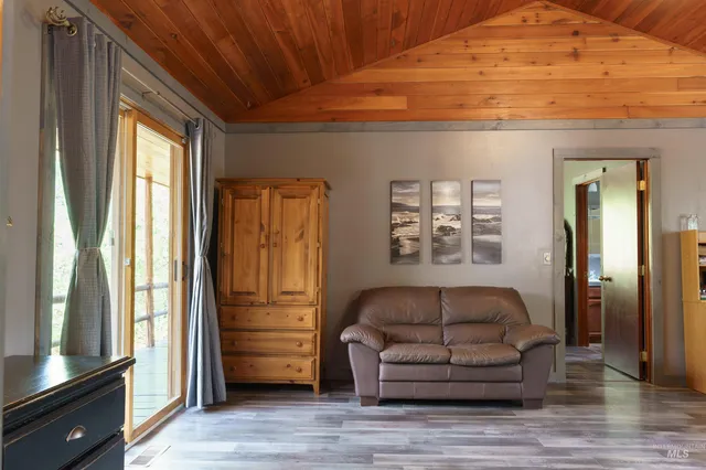 $649,999 | 22 Deer Trail, Garden Valley, ID 83622