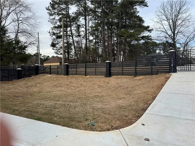 a view of back yard of the house