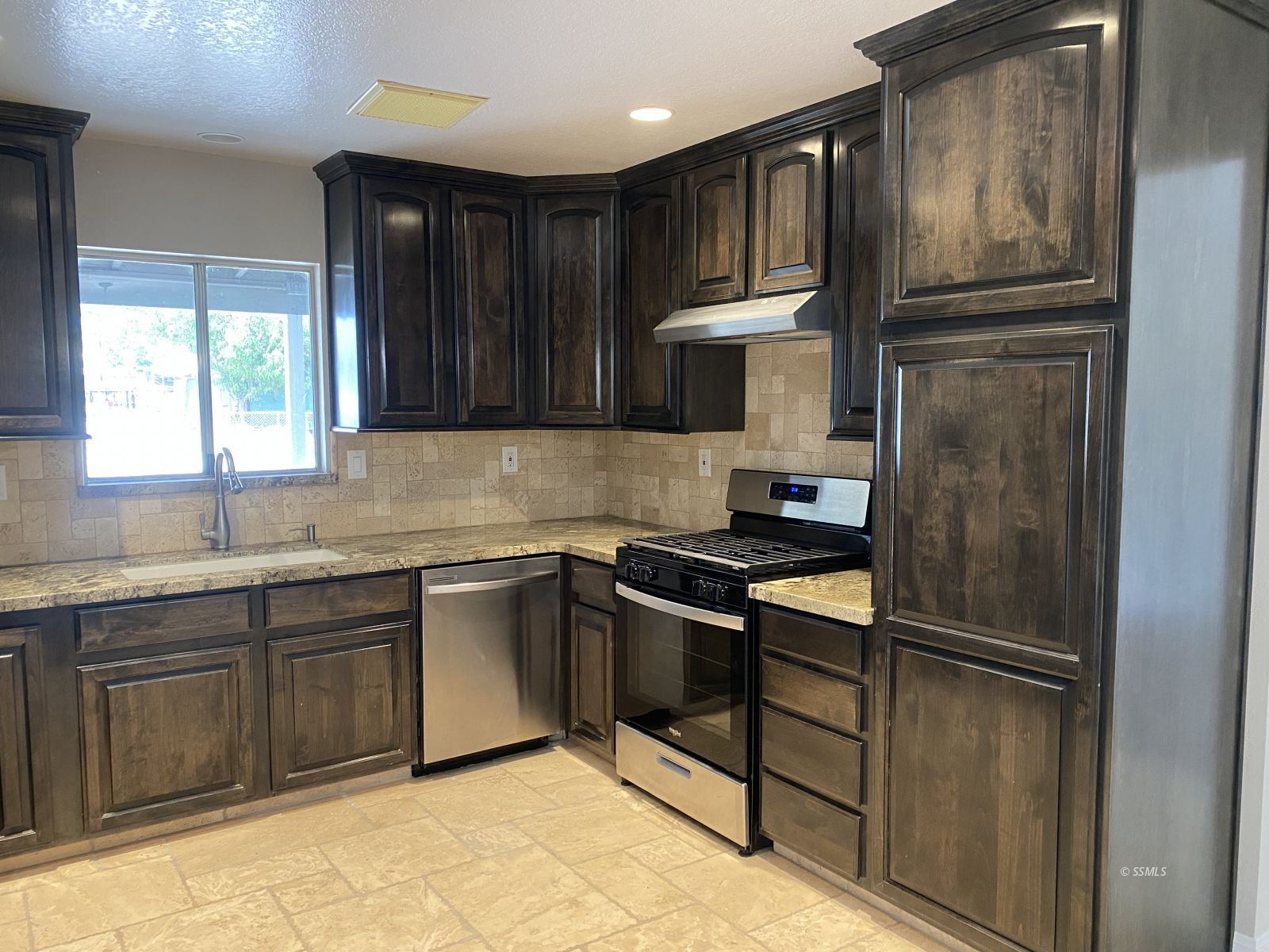 1432 Porter Street Ridgecrest, CA 93555 - Photo 6 of 29