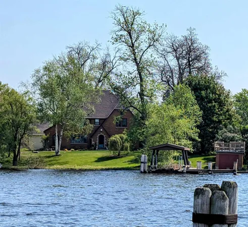 $929,000 | 109 Doty Street, Fremont, WI 54940