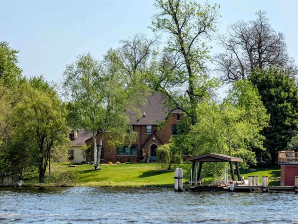 $929,000 | 109 Doty Street, Fremont, WI 54940