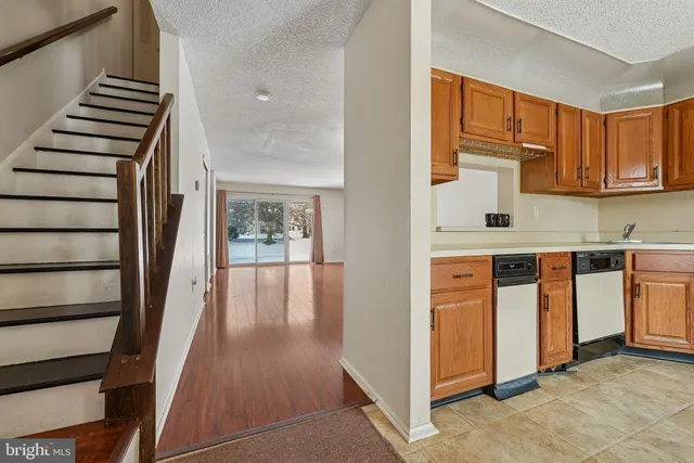 $2,400 | 8 Marsh Court, Lawrence Township, NJ 08648