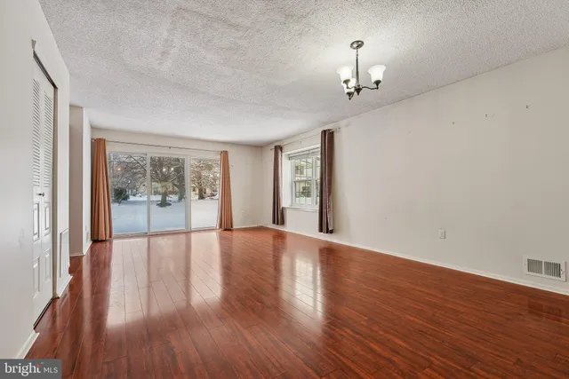 $2,400 | 8 Marsh Court, Lawrence Township, NJ 08648