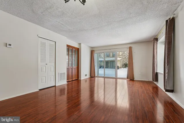 $2,400 | 8 Marsh Court, Lawrence Township, NJ 08648