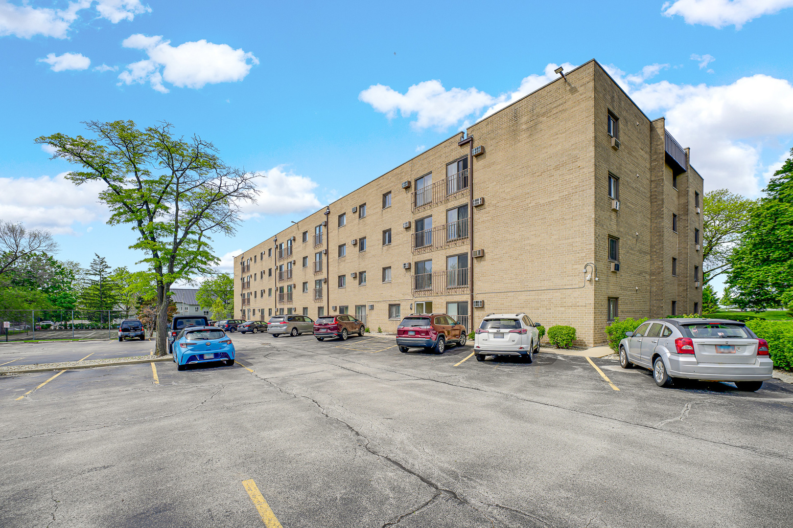 1133 South Finley Road, Unit 310 Lombard, IL 60148 - Photo 2 of 29 Gallery Image 2
