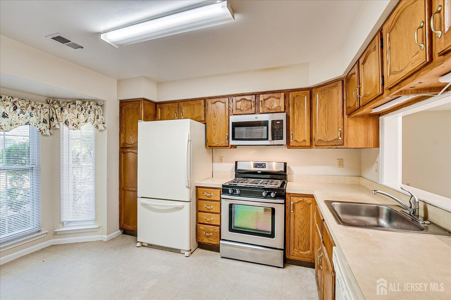 1801 Timber Oaks Road Edison, NJ 08820 - Photo 11 of 26