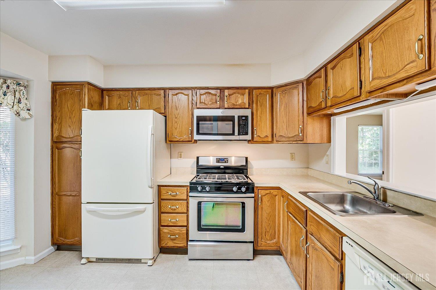 1801 Timber Oaks Road Edison, NJ 08820 - Photo 12 of 26