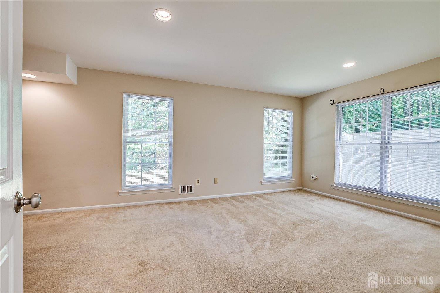 1801 Timber Oaks Road Edison, NJ 08820 - Photo 17 of 26