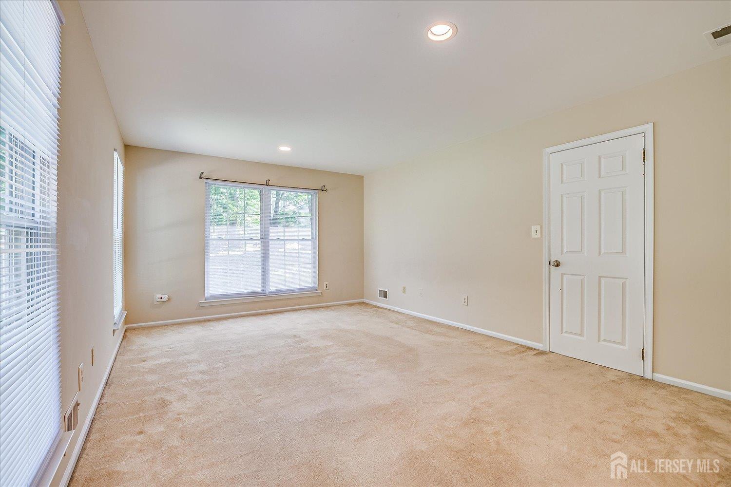 1801 Timber Oaks Road Edison, NJ 08820 - Photo 19 of 26