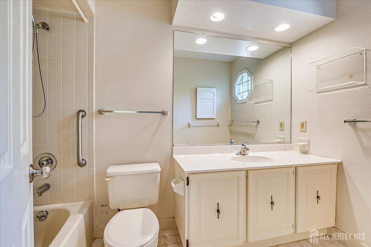 1801 Timber Oaks Road Edison, NJ 08820 - Photo 20 of 26