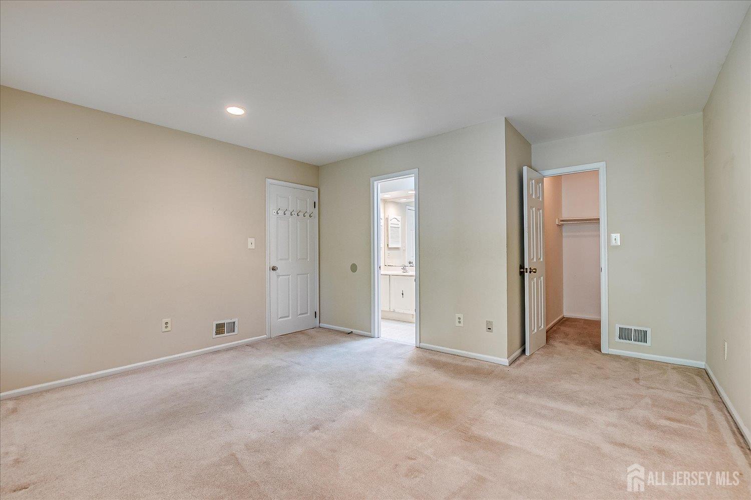 1801 Timber Oaks Road Edison, NJ 08820 - Photo 23 of 26