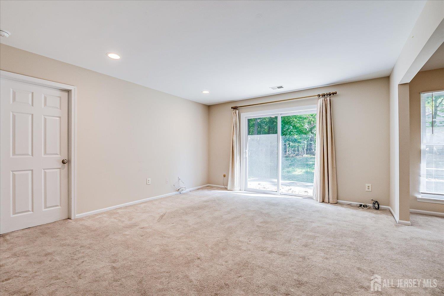 1801 Timber Oaks Road Edison, NJ 08820 - Photo 5 of 26