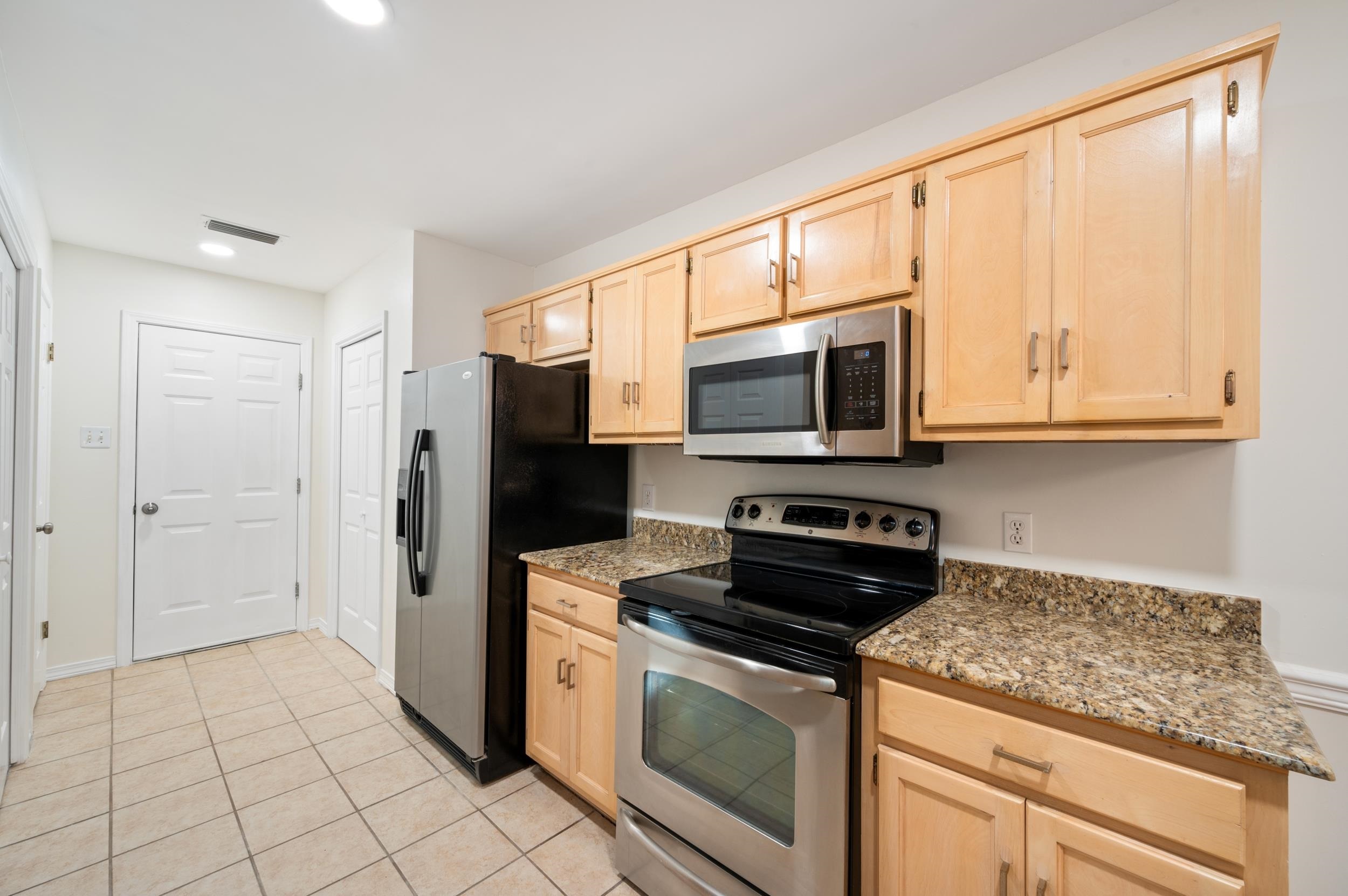 136 Donna Circle Daphne, AL 36526 - Photo 10 of 28 Kitchen