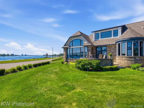 $800,000 | 1842 Edison Shores Place, Port Huron, MI 48060