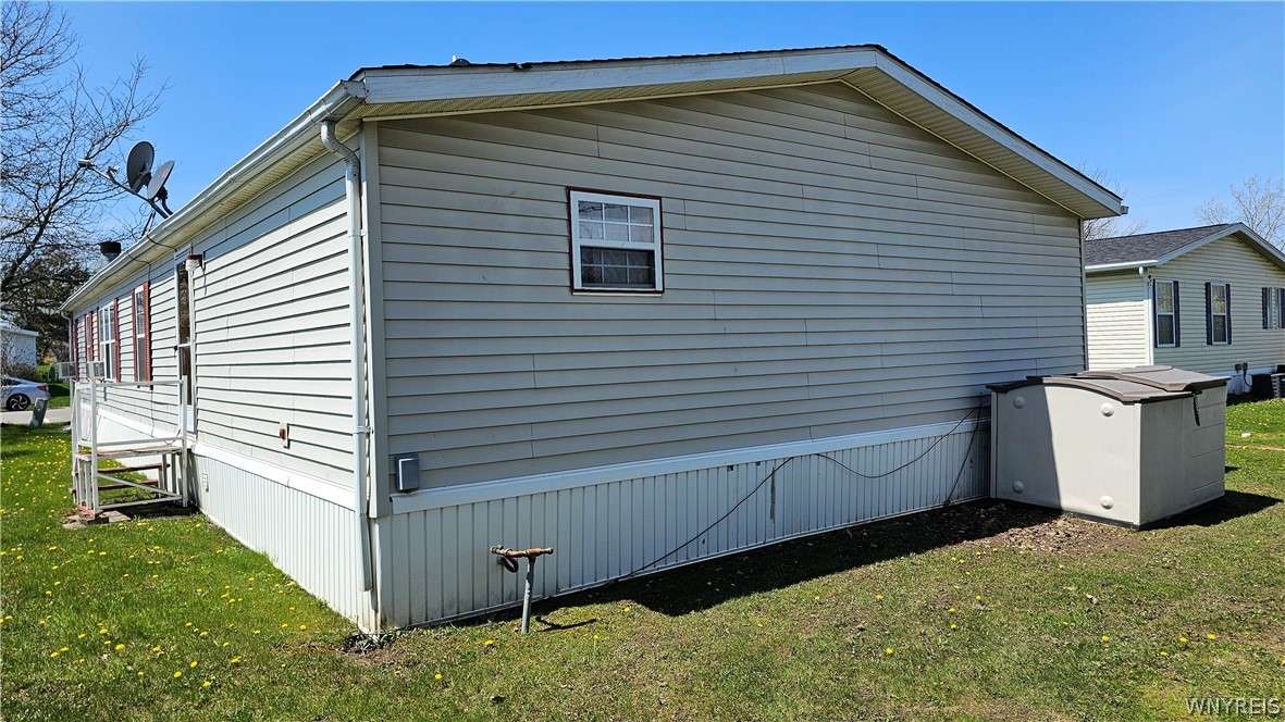20 Calla Way Cheektowaga, NY 14043 - Photo 7 of 31 Rear exterior