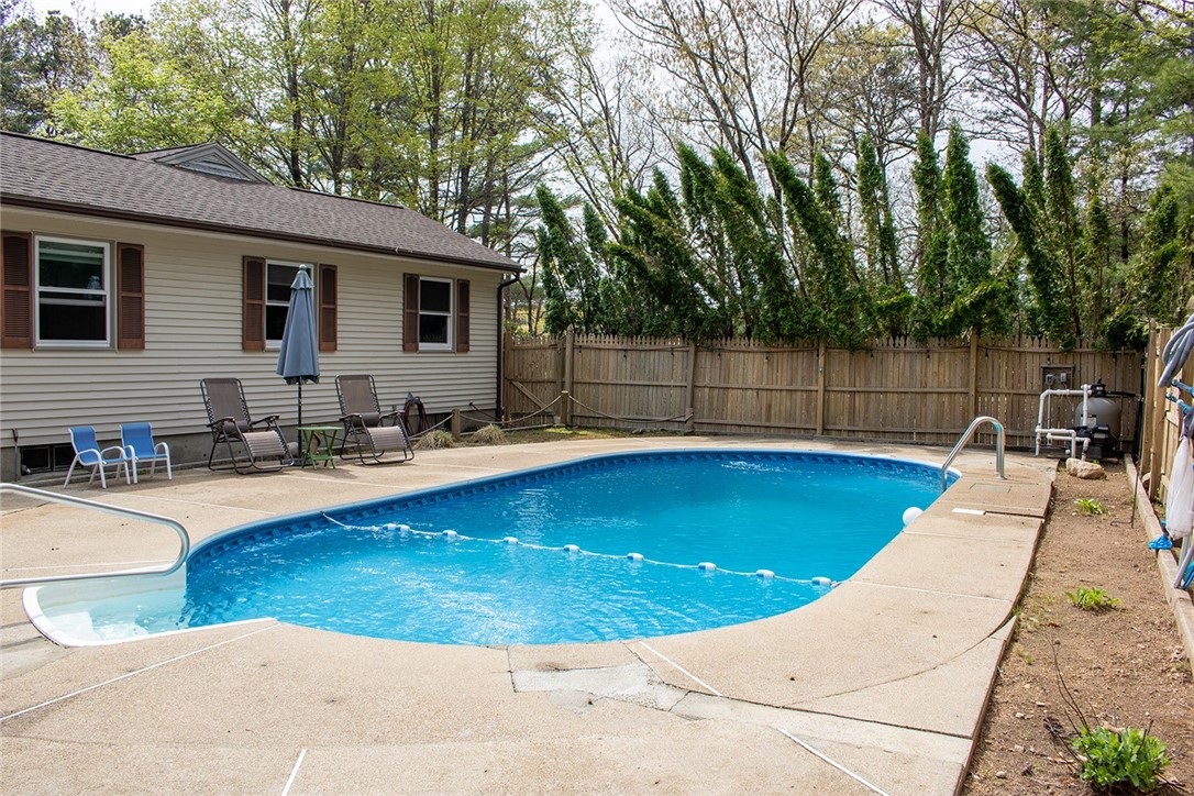 27 Club House Road Coventry, RI 02816 - Photo 6 of 48