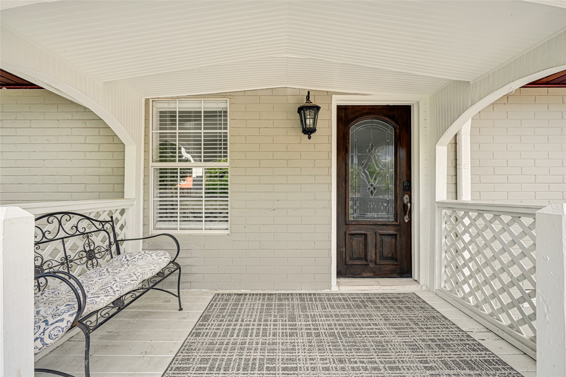 2809 Tooke Street, Unit B Houston, TX 77023 - Photo 12 of 15 Covered porch