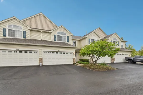 $259,900 | 725 South Jade Lane, Round Lake, IL 60073