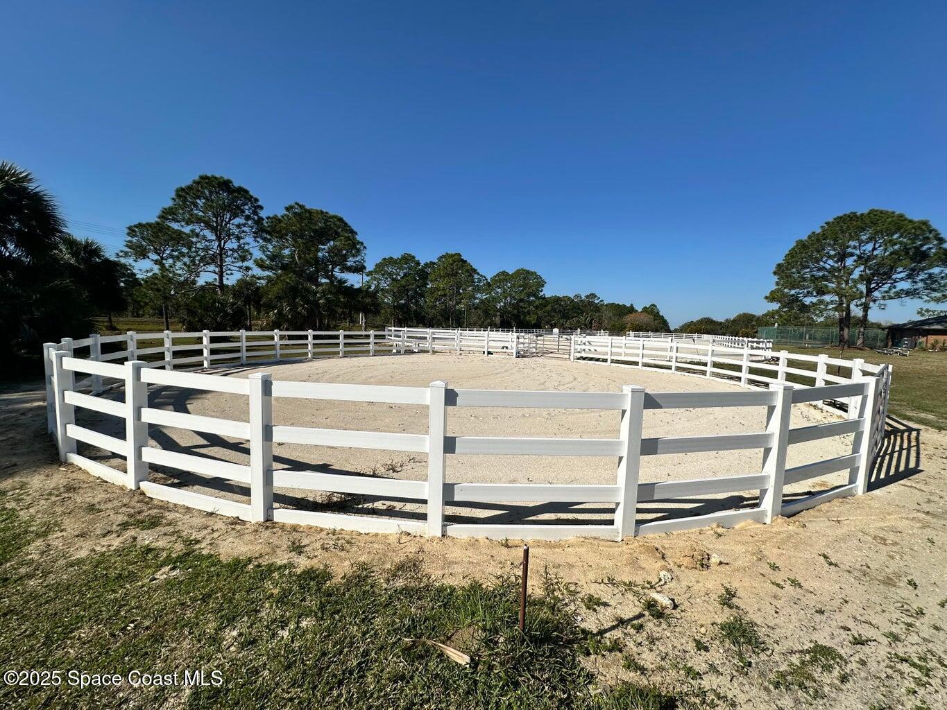 300 Pinto Lane Palm Bay, FL 32909 - Photo 15 of 70 Round Pen-2
