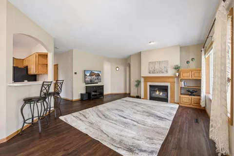 $334,900 | 14713 Courtyard Circle, Burnsville, MN 55306