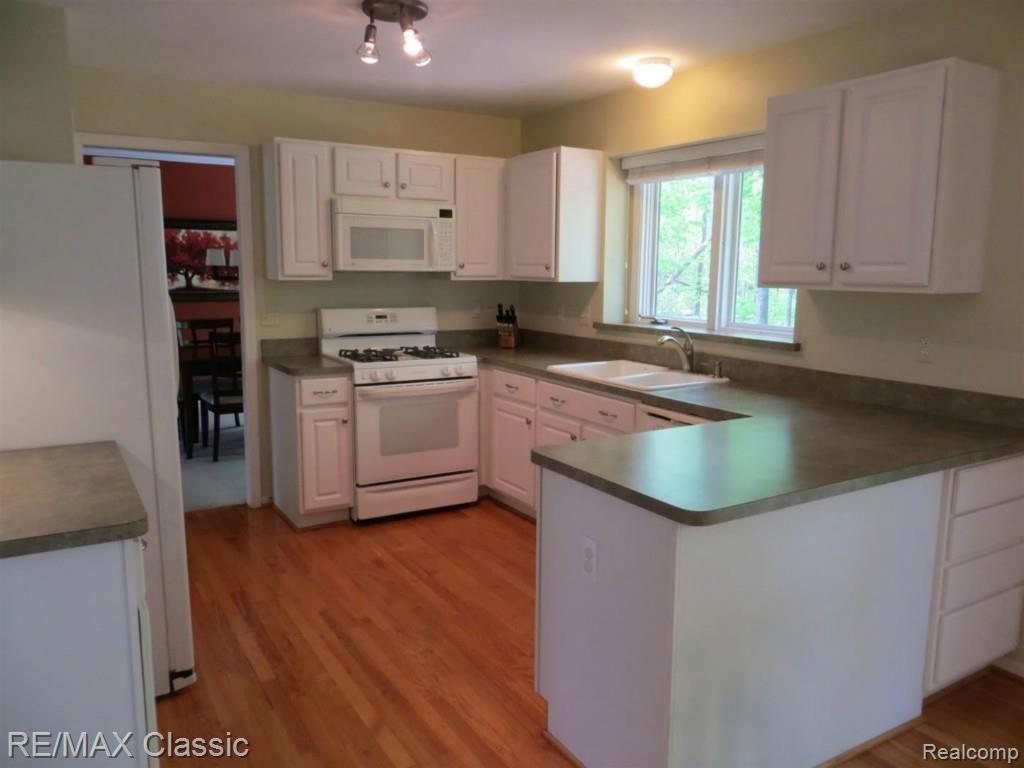 3493 Cascade Circle Rochester Hills, MI 48307 - Photo 7 of 30