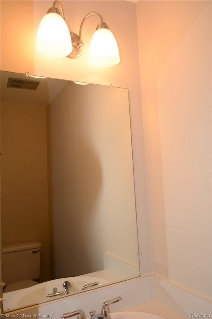 1521 Colony Drive Rochester, MI 48307 - Photo 29 of 37 Powder room