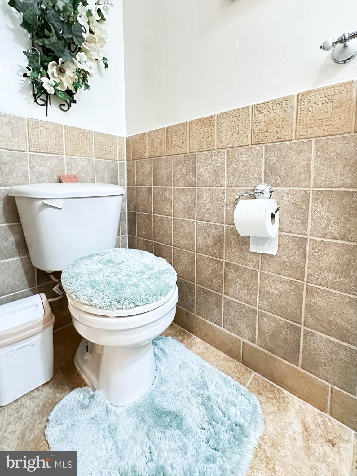 3206 Shadow Park Drive Laurel, MD 20724 - Photo 9 of 28 a bathroom with a toilet and a sink
