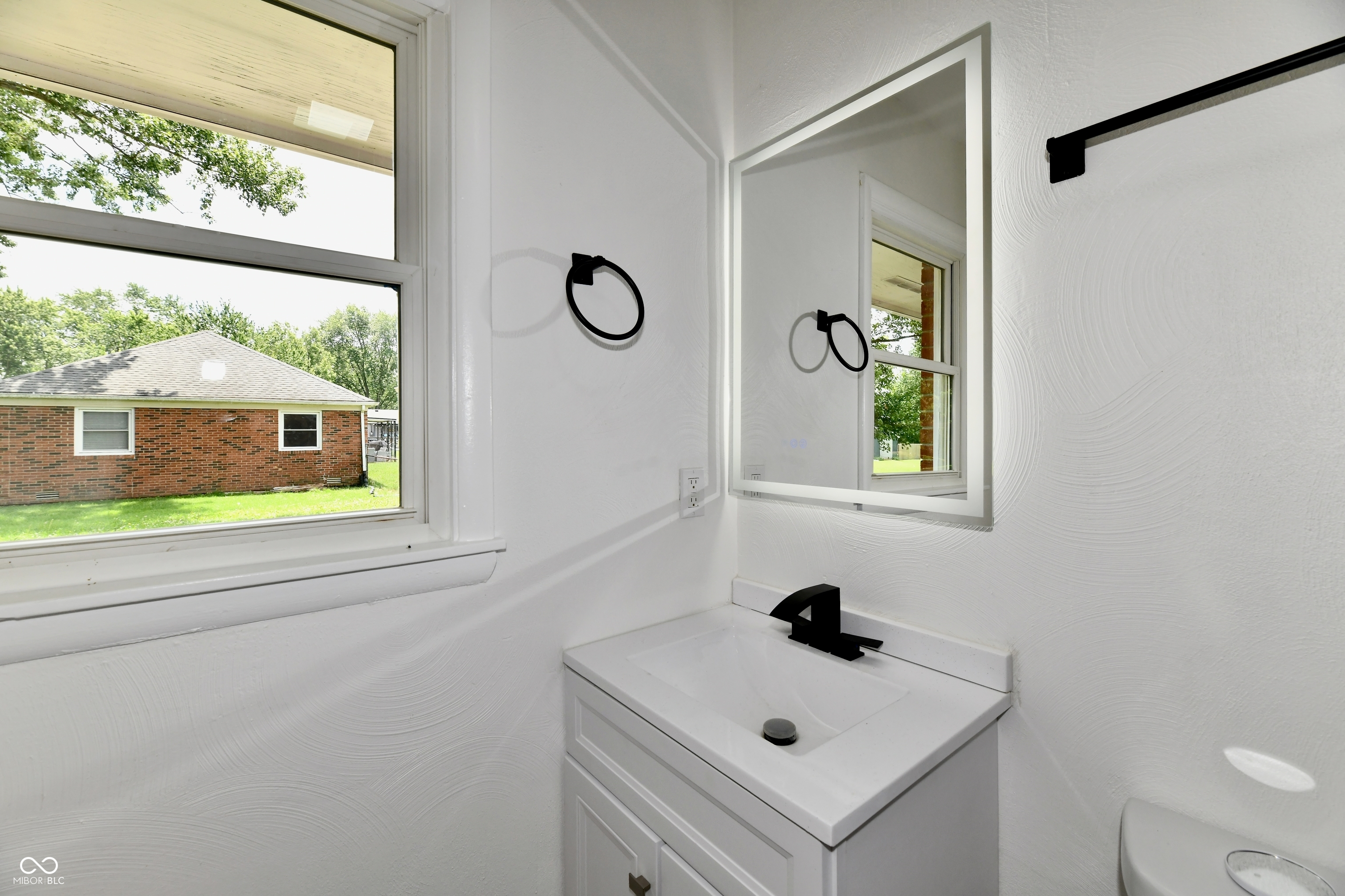 1005 Cardinal Way Anderson, IN 46011 - Photo 24 of 32