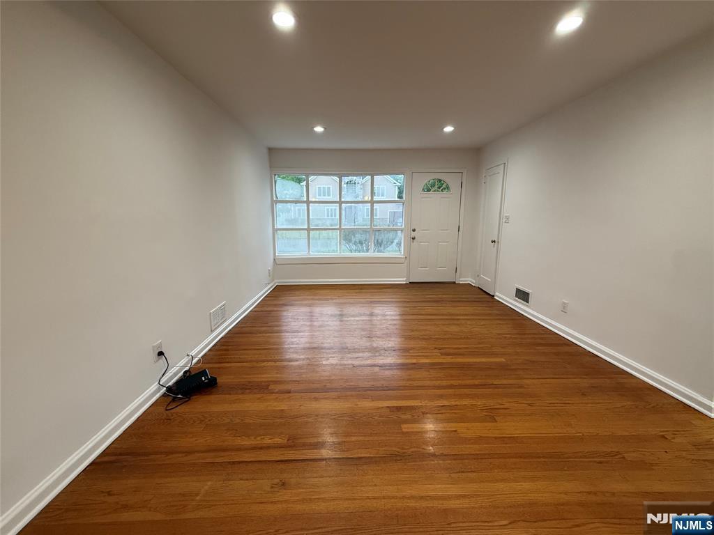 132 Heatherhill Road Cresskill, NJ 07626 - Photo 3 of 25