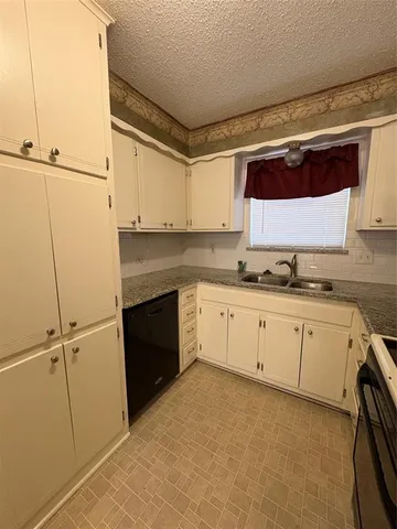 $2,000 | 3722 Tulane Circle, Garland, TX 75043