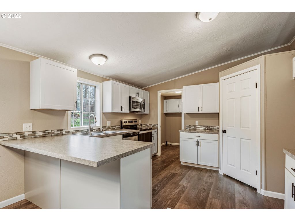 520 Clark Creek Road Longview, WA 98632 - Photo 6 of 32 Gallery Image 6