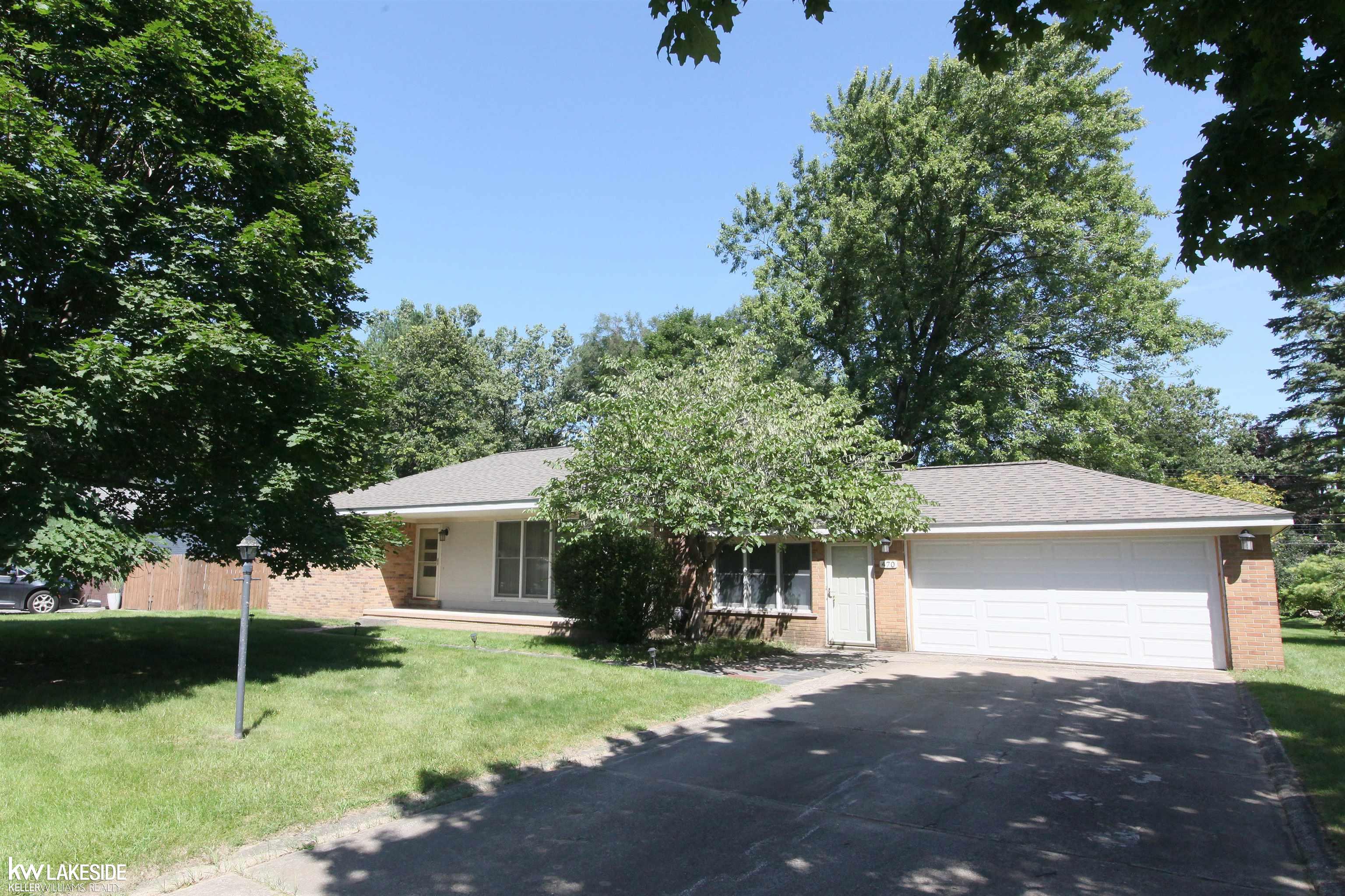 470 Elmhill Road Rochester, MI 48306 - Photo 1 of 26 50151994-ee008996-f237-45b5-aa26-d10a44271c22.JPG