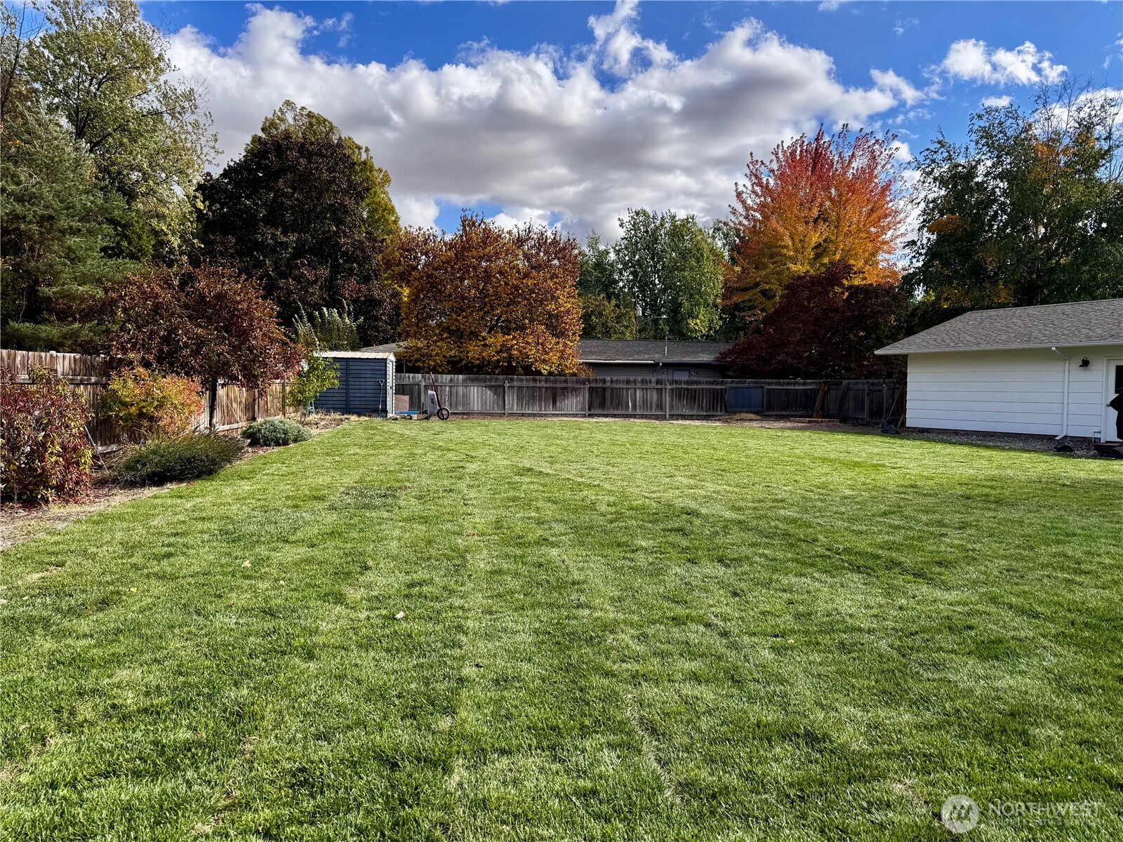 715 Liberty Place Walla Walla, WA 99362 - Photo 24 of 32 a view of a swimming pool with an outdoor seating and a garden
