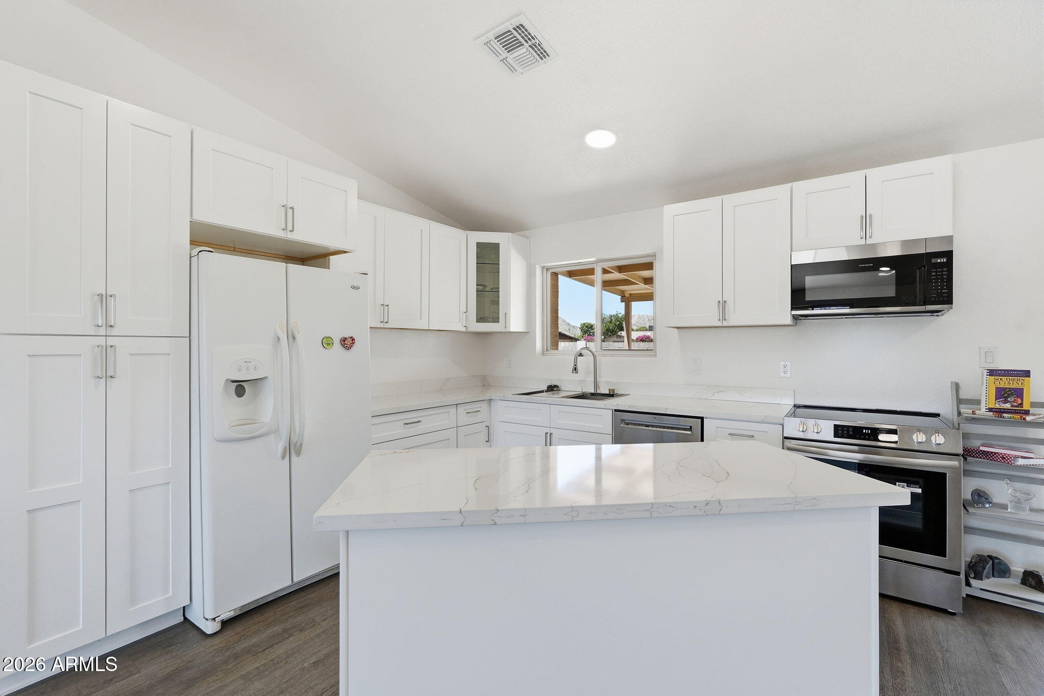 2826 East Cactus Road Phoenix, AZ 85032 - Photo 3 of 21 Kitchen