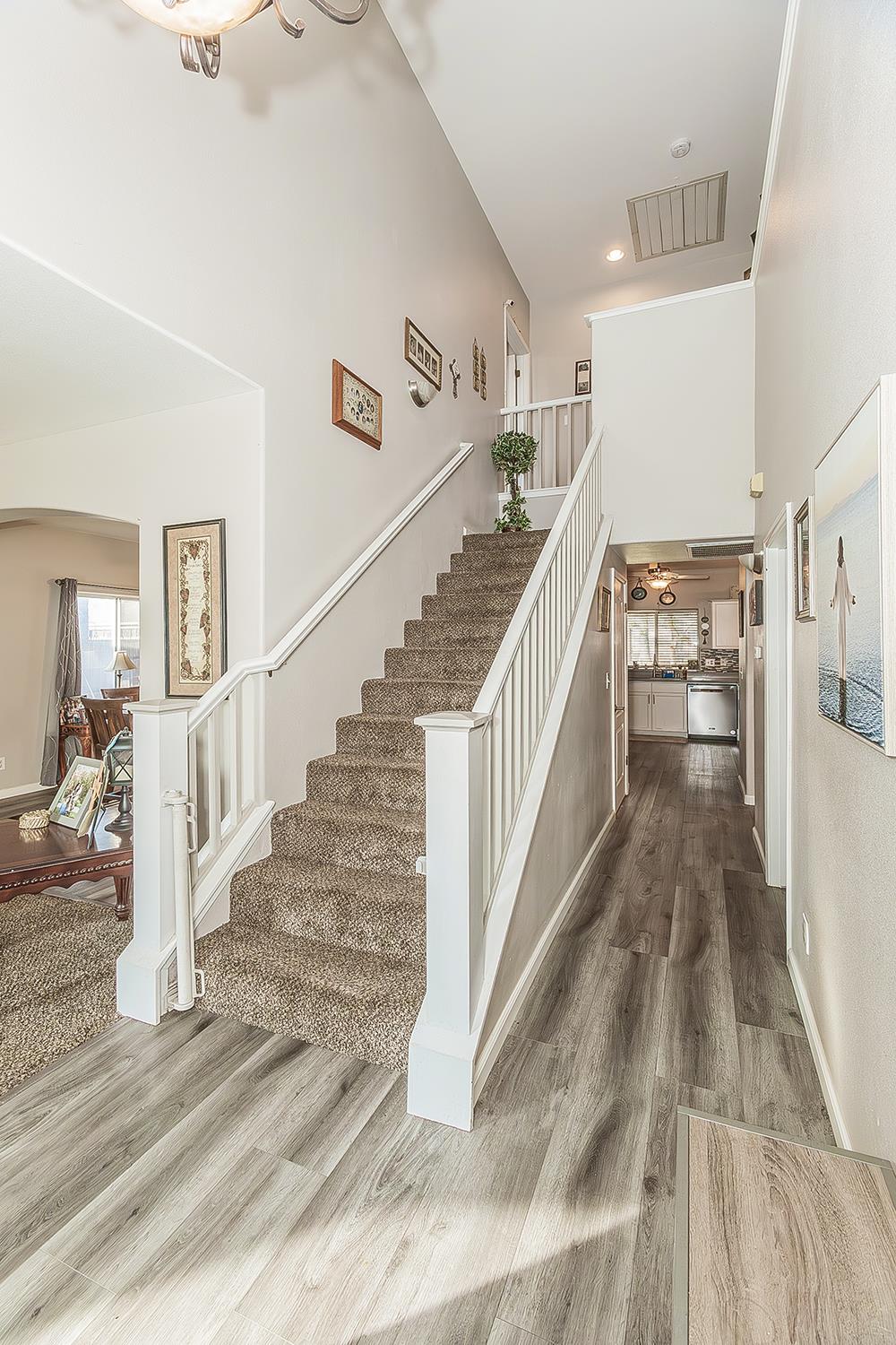 2631 Rall Avenue Clovis, CA 93611 - Photo 19 of 41 Entry of home