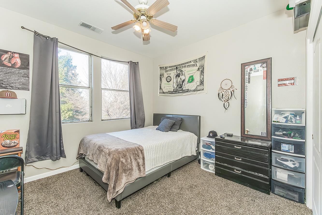 2631 Rall Avenue Clovis, CA 93611 - Photo 30 of 41 Bedroom 3 upstairs