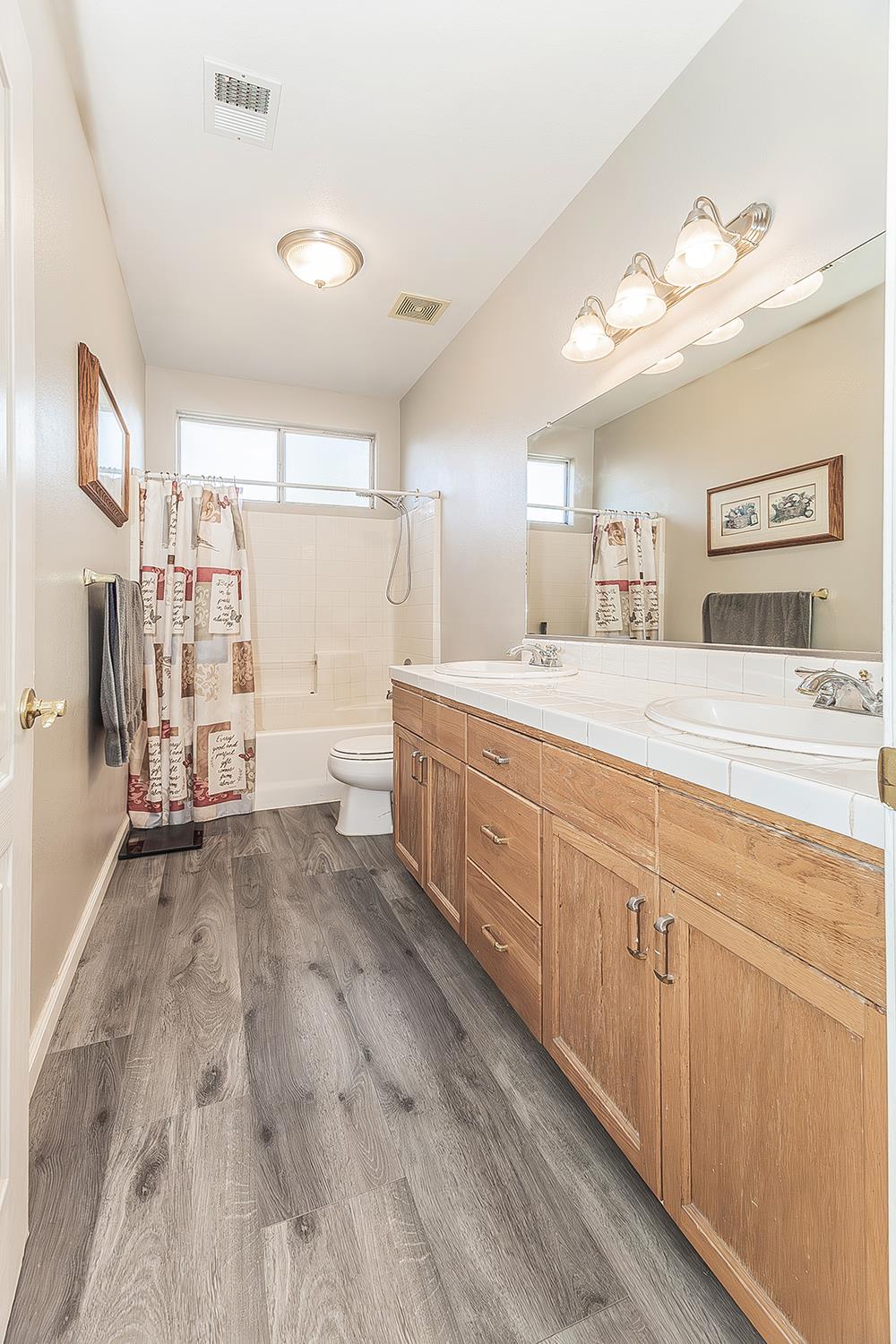 2631 Rall Avenue Clovis, CA 93611 - Photo 32 of 41 Hall bathroom upstairs