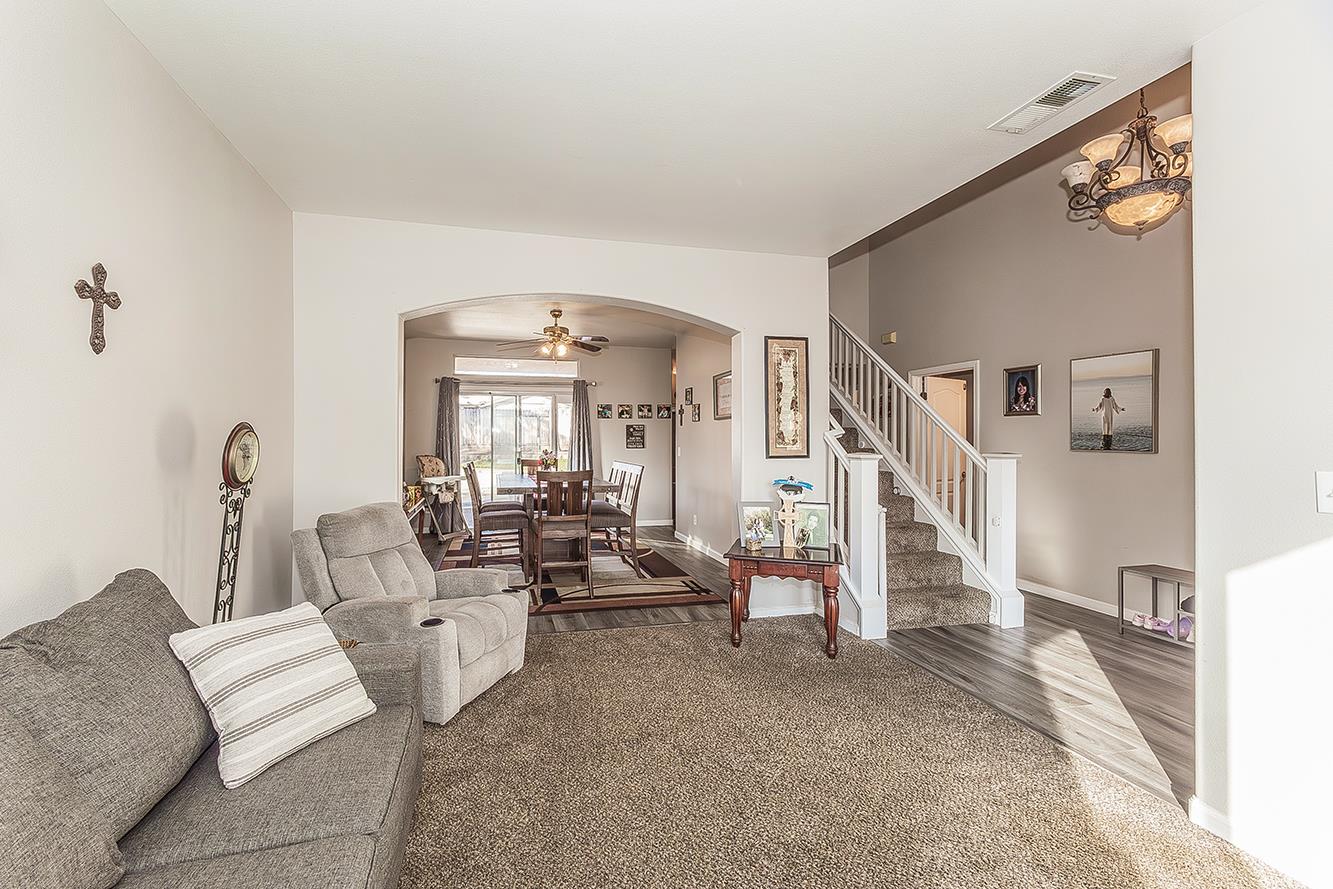 2631 Rall Avenue Clovis, CA 93611 - Photo 6 of 41 Living room looking into formal dining