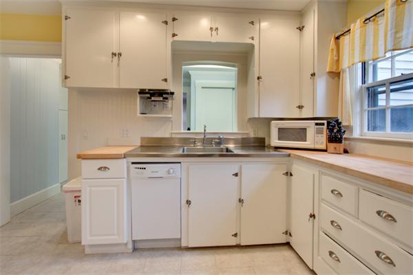 282 Sudbury Road Concord, MA 01742 - Photo 5 of 24 Gallery Image 5