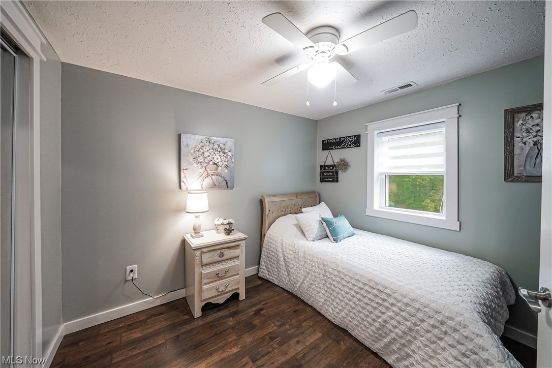 11058 Chamberlain Road Mantua, OH 44255 - Photo 21 of 31 2nd upstairs bedroom with newer flooring, windows and lighting.