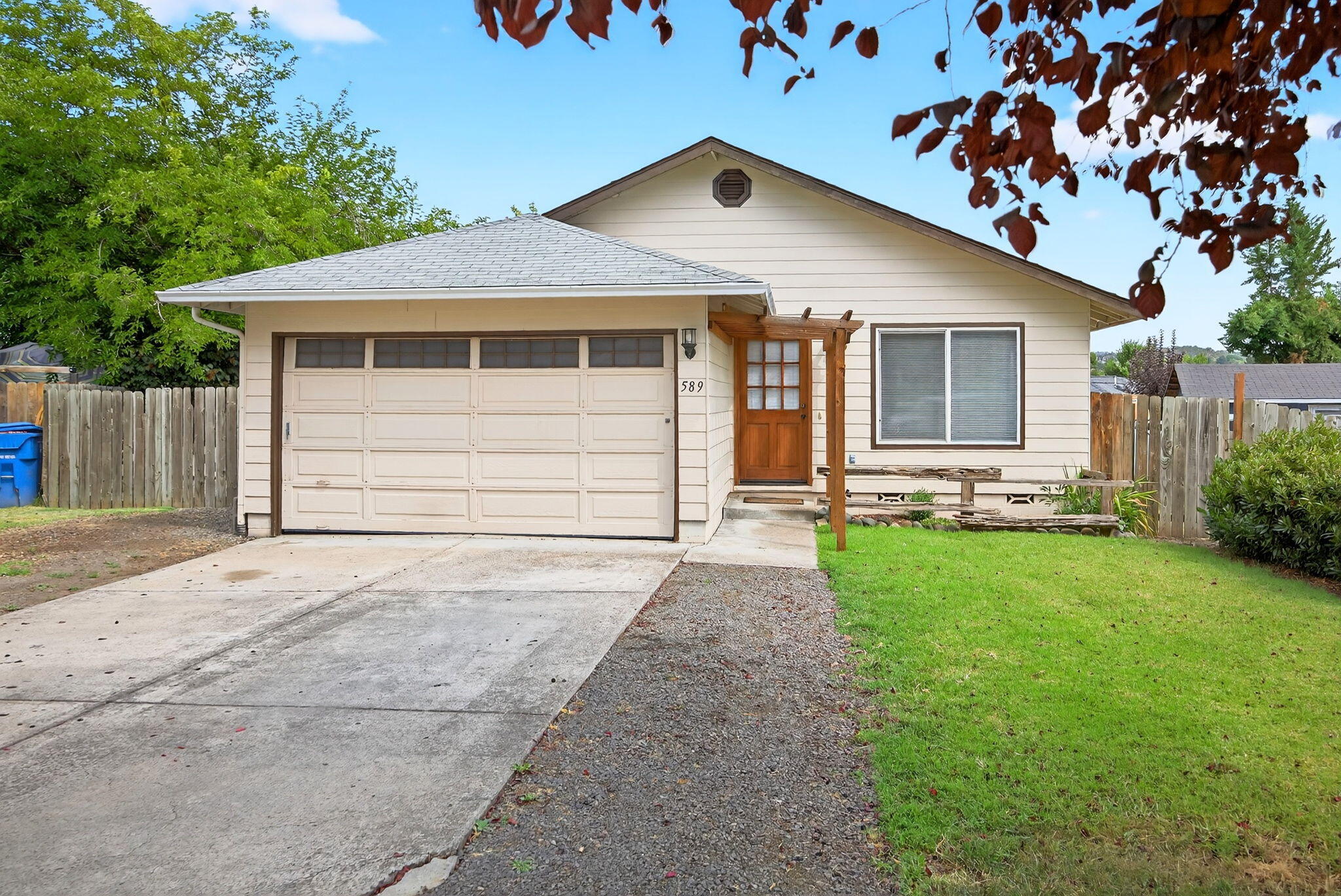 589 Clearview Way Eagle Point, OR 97524 - Photo 1 of 30 Cul-de-sac location, near schools & shopping. Includes appliances.