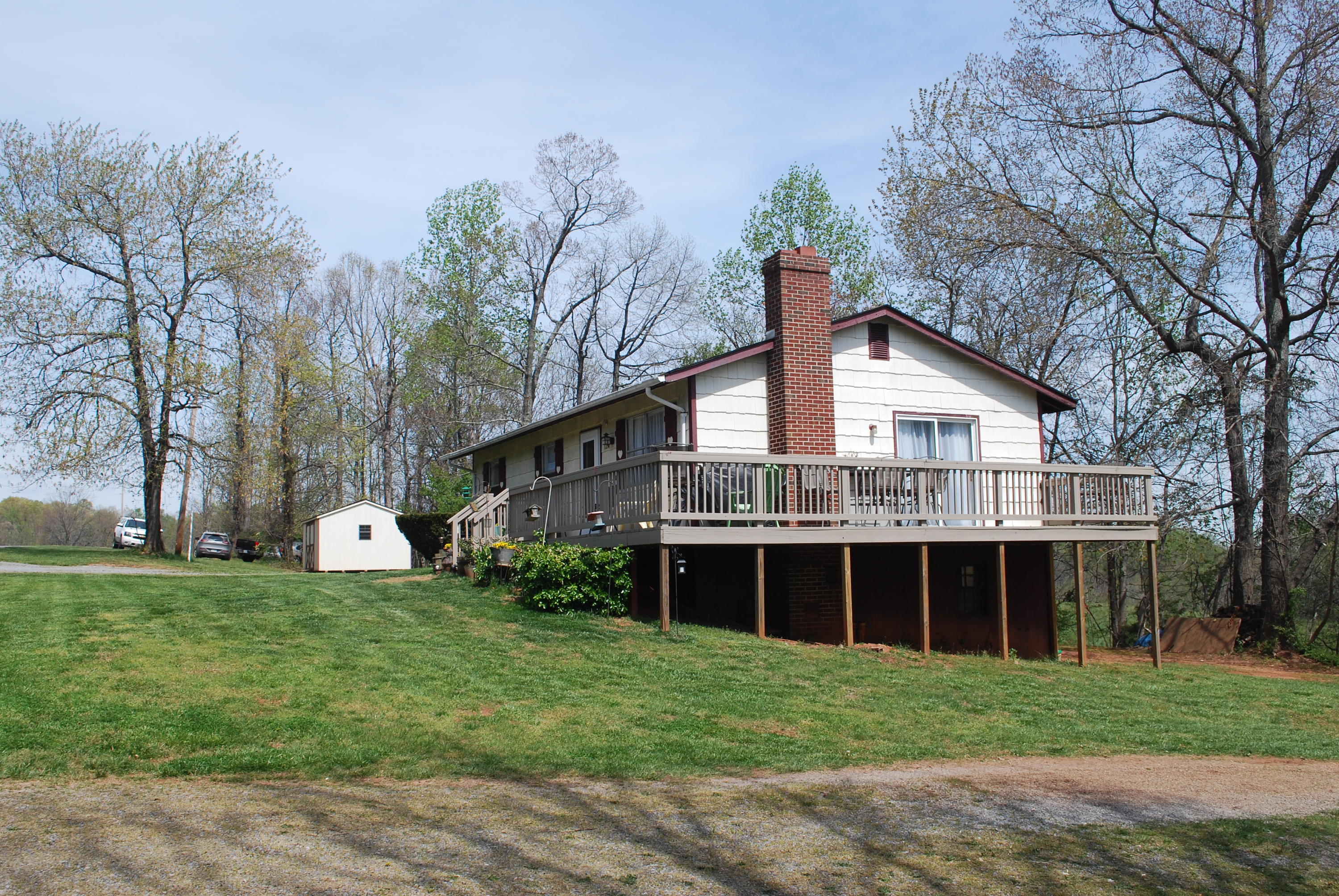 1294 Feldspar Road Bedford, VA 24523 - Photo 2 of 12 DSC_0089