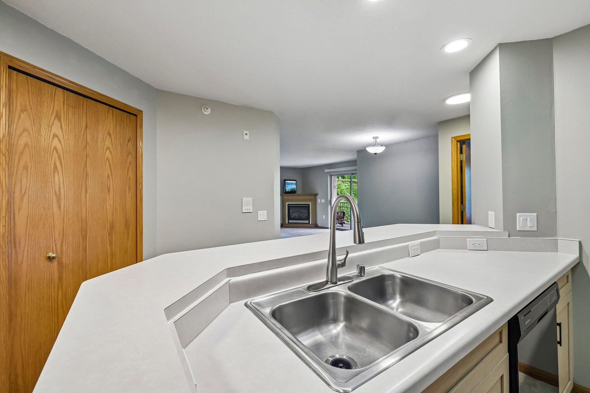 7203 Mid Town Road, Unit 212 Madison, WI 53719 - Photo 18 of 37