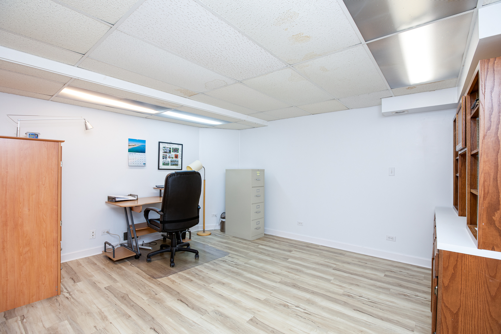 27W337 Churchill Road Winfield, IL 60190 - Photo 20 of 25 a view of a workspace with furniture and a window