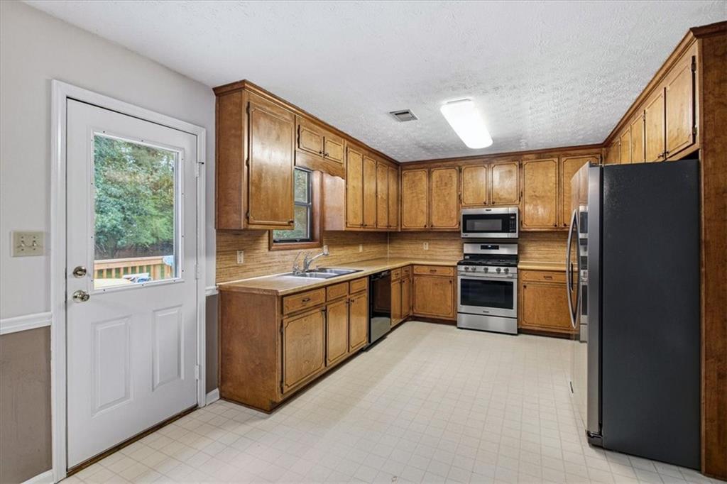 1151 Rocky Road Lawrenceville, GA 30044 - Photo 8 of 57 Gallery Image 8