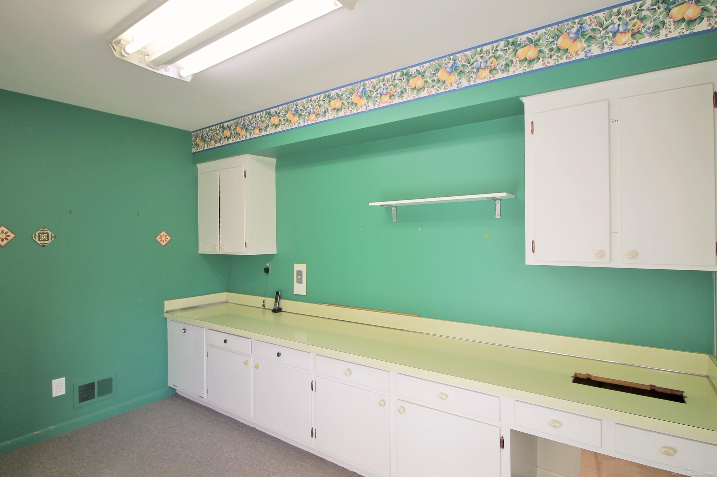 1341 Devonshire Road Grosse Pointe, MI 48230 - Photo 21 of 68 50094711-20.JPG