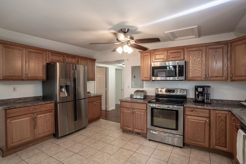 6 Knoll Road Hopkinton, MA 01748 - Photo 11 of 34 Gallery Image 11