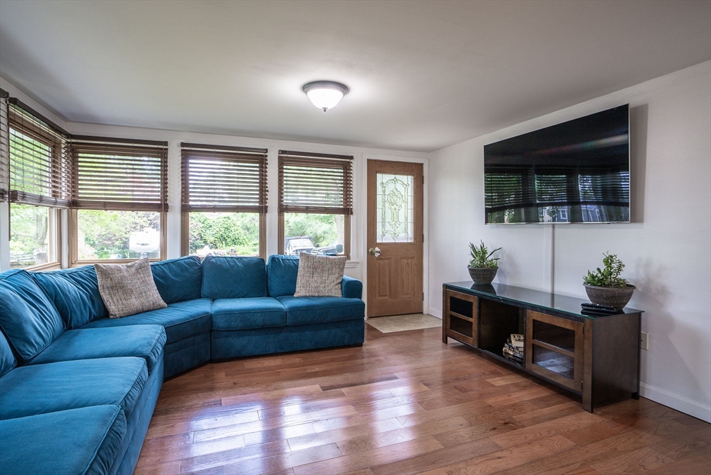6 Knoll Road Hopkinton, MA 01748 - Photo 7 of 34 Gallery Image 7