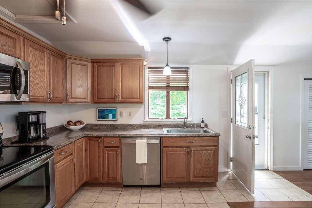 6 Knoll Road Hopkinton, MA 01748 - Photo 9 of 34 Gallery Image 9